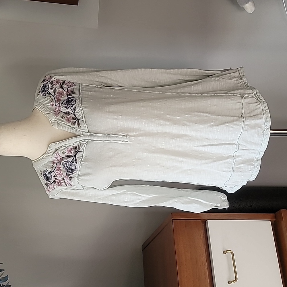 Style & Co pale green Long sleeve tee with embroidery Size Petite Medium